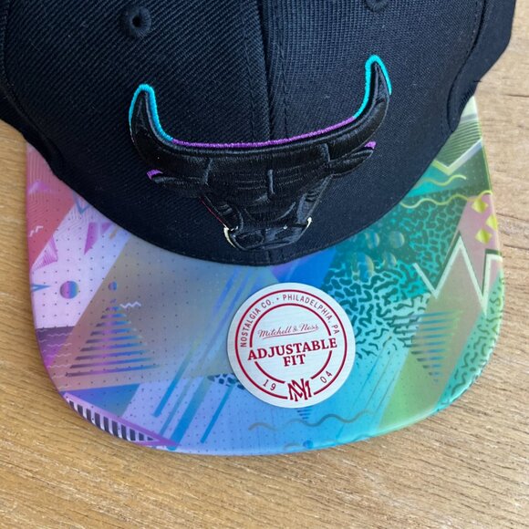 MITCHELL & NESS NBA CHICAGO BULLS ARCADE SNAPBACK HAT NEW (RARE) - Picture 3 of 7